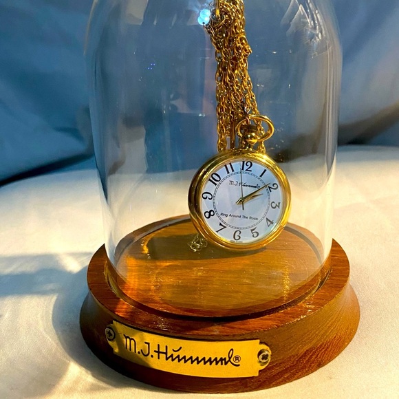 M. I. Hummel "Ring Around The Rosie" Pendant Watch 23k gold wooden case - Picture 6 of 6